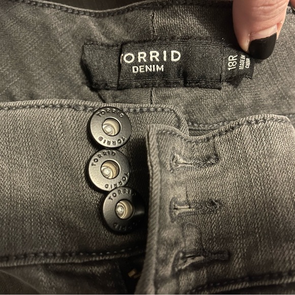 Torrid Grey Skinny Jeans. 18 Regular fit - Picture 2 of 2